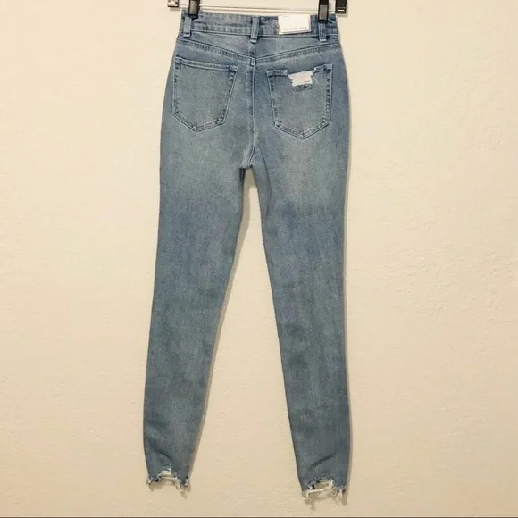 NWT Tinseltown Distressed High Rise The Mom Skinny Jeans Size 25 - Picture 9 of 12